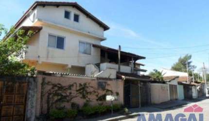 Casa com 7 quartos à venda no Centro, Jacareí  por R$ 1.025.000
