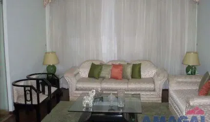 Casa com 5 quartos à venda no Centro, Jacareí  por R$ 1.200.000