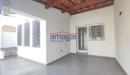 Casa com 3 quartos à venda no Centro, Jacareí  por R$ 425.000