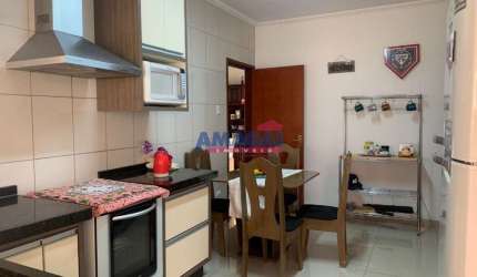 Casa com 3 quartos à venda no Centro, Jacareí  por R$ 695.000