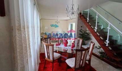 Casa com 4 quartos à venda no Jardim Paraíba, Jacareí  por R$ 1.200.000