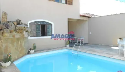 Casa com 4 quartos à venda no Jardim Mesquita, Jacareí  por R$ 900.000