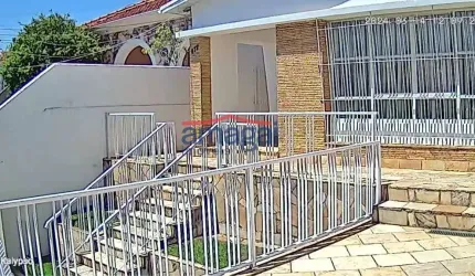 Casa com 3 quartos à venda no Centro, Jacareí  por R$ 550.000
