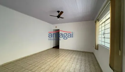 Casa com 2 quartos para alugar no Centro, Jacareí  por R$ 2.000