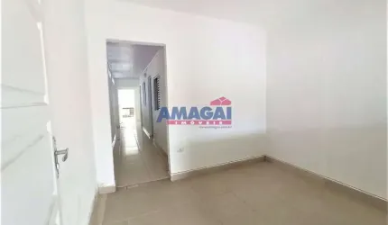 Casa com 2 quartos para alugar no Jardim Paraíba, Jacareí  por R$ 1.950