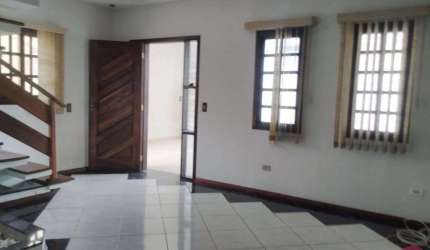 Casa com 3 quartos para alugar no Parque dos Príncipes, Jacareí  por R$ 2.300