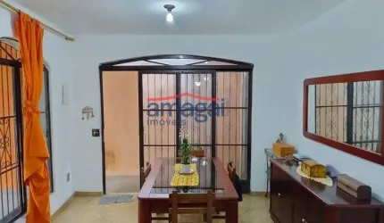 Casa com 4 quartos à venda no Jardim das Indústrias, Jacareí  por R$ 580.000