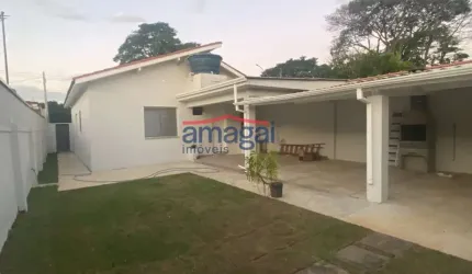 Casa com 3 quartos à venda no Jardim Santa Maria, Jacareí  por R$ 1.350.000