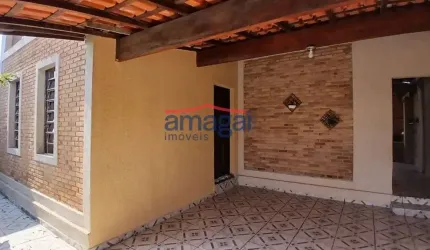 Casa com 3 quartos à venda no Jardim Elza Maria, Jacareí  por R$ 450.000