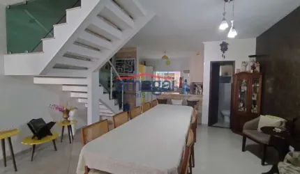 Casa em condomínio fechado com 3 quartos à venda no Parque Santo Antônio, Jacareí  por R$ 700.000
