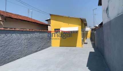 Casa com 2 quartos à venda no Centro, Jacareí  por R$ 300.000