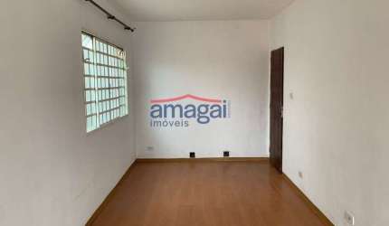 Casa com 4 quartos à venda no Centro, Jacareí  por R$ 450.000