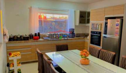 Casa com 4 quartos à venda no Parque dos Príncipes, Jacareí  por R$ 695.000