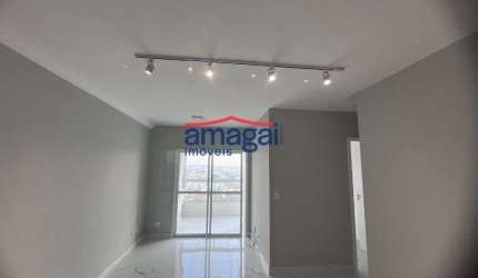 Apartamento com 3 quartos para alugar no Jardim Califórnia, Jacareí  por R$ 2.900