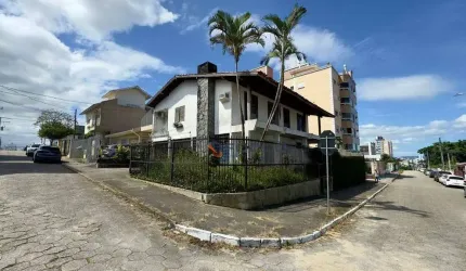 Casa à venda, 320 m² por R$ 1.300.000,00 - Ipiranga - São José/SC
