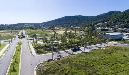 Descubra o Paraíso no Novo Norte Real Parque - Terreno de 450m² com Infraestrutura que você merece!