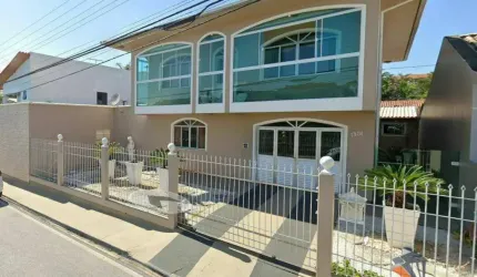 Casa com 3 dormitórios à venda, 220 m² por R$ 950.000,00 - Ipiranga - São José/SC