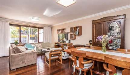 Casa com 6 quartos à venda em Higienópolis - RS