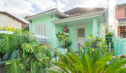 Casa térrea com 2 quartos à venda em Glória - RS