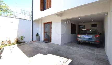Casa com 4 quartos à venda ou para locação em Menino Deus - RS