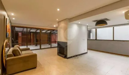 Apartamento com 3 quartos para locação em Petrópolis - RS