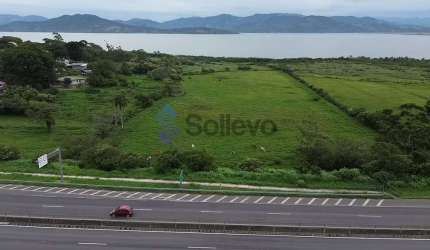 Terreno Beira de Lagoa