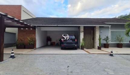 Casa de Condominio a venda com 4 quartos todos suites  um loft  piscina  sauna e 5 vagas