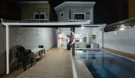 Em Itaipu casa a venda com 3 quartos (1 suíte) piscina e quintal