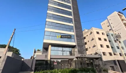 Apartamento de alto padrão mobiliado e decorado, com 2 suítes + 1 suíte master e 2 vagas de garagem no América