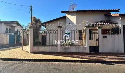 Casa com 3 dormitórios à venda, 198 m² por R$ 650.000,00 - Setor Central - Itumbiara/GO