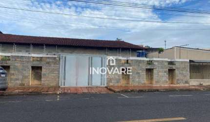 Casa com 3 dormitórios para alugar por R$ 5.000,00/mês - Alto da Boa Vista - Itumbiara/GO