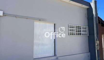 Casa com 3 dormitórios para alugar, 100 m² por R$ 1.500,00/mês - Setor Central - Anápolis/GO