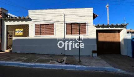Casa com 2 dormitórios para alugar, 183 m² por R$ 1.200,00/mês - Setor Central - Anápolis/GO