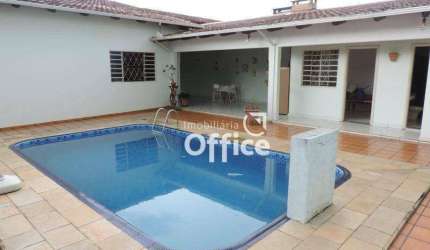 Casa com 4 quartos à venda, 200 m² por R$ 1.500.000 - Jundiaí - Anápolis/GO