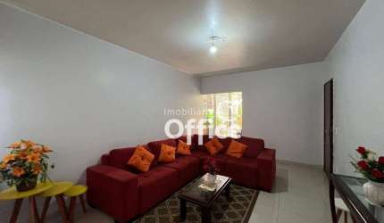 Casa com 4 dormitórios para alugar, 300 m² por R$ 4.000,00/mês - Jardim Santana - Anápolis/GO