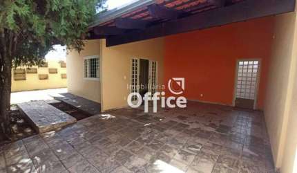 Casa com 3 quartos  à venda, 167 m² por R$ 750.000 - Jundiaí - Anápolis/GO