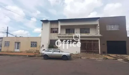 Sobrado com 4 quartos à venda, 230 m² por R$ 800.000 - Setor Central - Anápolis/GO