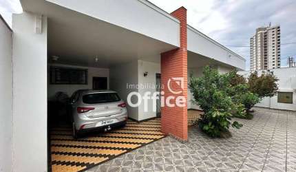 Casa com 5 quartos à venda, 200 m² por R$ 980.000 - Jundiaí - Anápolis/GO