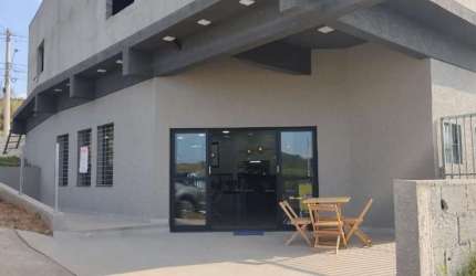 Salão novo de esquina com infraestrutura para pizzaria, padaria ou restaurante