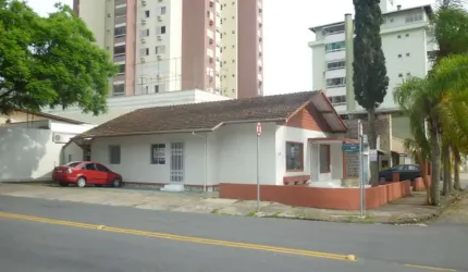 Casa comercial com 8 salas para alugar na Rua Assunção, 162, Ponta Aguda, Blumenau, 227 m2 por R$ 3.900