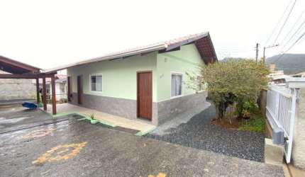 Casa com 2 quartos para alugar na Rua Florânia, 200, Velha Central, Blumenau, 84 m2 por R$ 2.500