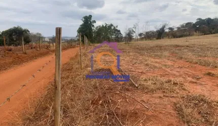 FAZENDINHA COM 03 HECTARES NA REGIÃO DE ITAÚNA- MG