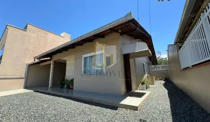 Excelente casa mobiliada com 3 quartos sendo 1 suite, no bairro Itacolomi em Balneario Picarras.