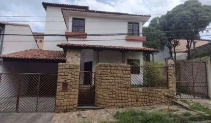 Casa para venda possui 360 metros quadrados com 4 quartos em Planalto - Belo Horizonte - MG