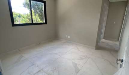 Oportunidade de apartamento com varanda no bairro Itapoã