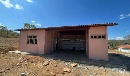 Sítio de 3.000 m² com casa em condomínio, localizado em Vargem Grande dos Carlos, na região de Jaboticatubas/MG.