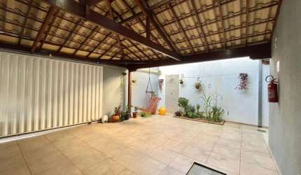 Casa geminada no bairro Manacás!
