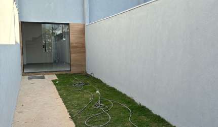 Oportunidade de casa com entrada independente