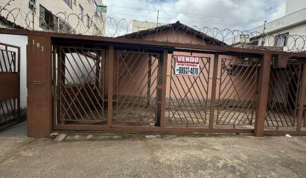 Casa em condomínio bairro Dona Clara