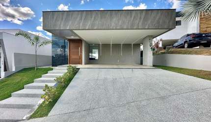 Casa moderna e espaçosa em condomínio fechado – Vespasiano/MG | 402m² de terreno | 185m² construídos | 3 suítes + escritório | Área gourmet completa